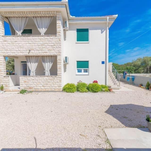 Apartments Sestanka Новалья Экстерьер фото